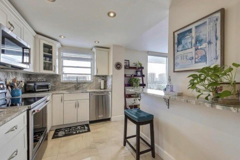 Condo in Hallandale Beach, Florida, 2 bedrooms № 2083663 - photo 5