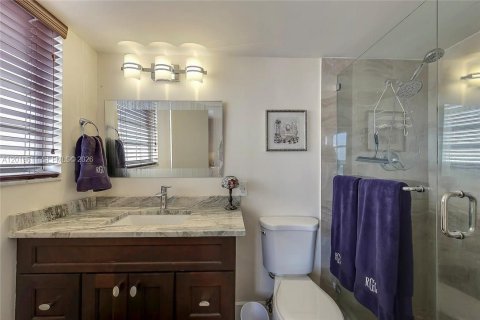Condo in Hallandale Beach, Florida, 2 bedrooms № 2083663 - photo 13