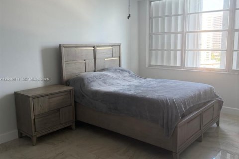 Condo in Hallandale Beach, Florida, 2 bedrooms № 2083663 - photo 8