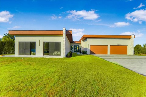 House in Windermere, Florida 6 bedrooms, 505.48 sq.m. № 1853585 - photo 1