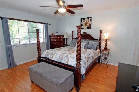 Casa en alquiler en Cutler Bay, Florida, 4 dormitorios, 174.66 m2 № 1977867 - foto 16