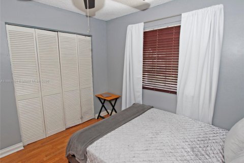 Casa en alquiler en Cutler Bay, Florida, 4 dormitorios, 174.66 m2 № 1977867 - foto 22