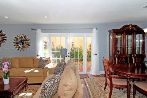 Casa en alquiler en Cutler Bay, Florida, 4 dormitorios, 174.66 m2 № 1977867 - foto 5