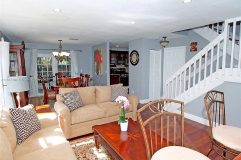 Casa en alquiler en Cutler Bay, Florida, 4 dormitorios, 174.66 m2 № 1977867 - foto 3