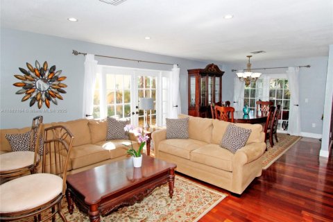 Casa en alquiler en Cutler Bay, Florida, 4 dormitorios, 174.66 m2 № 1977867 - foto 2