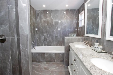 Casa en alquiler en Cutler Bay, Florida, 4 dormitorios, 174.66 m2 № 1977867 - foto 19