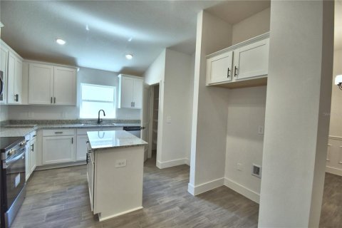 Villa ou maison à vendre à Auburndale, Floride: 4 chambres, 204.38 m2 № 2215215 - photo 9