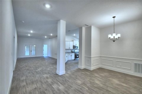 Villa ou maison à vendre à Auburndale, Floride: 4 chambres, 204.38 m2 № 2215215 - photo 5