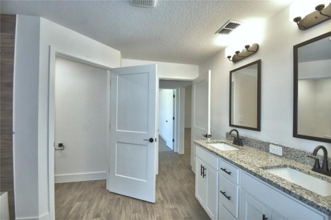 Villa ou maison à vendre à Auburndale, Floride: 4 chambres, 204.38 m2 № 2215215 - photo 19