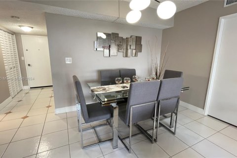 Copropriété à vendre à Aventura, Floride: 2 chambres, 101.45 m2 № 1754388 - photo 4