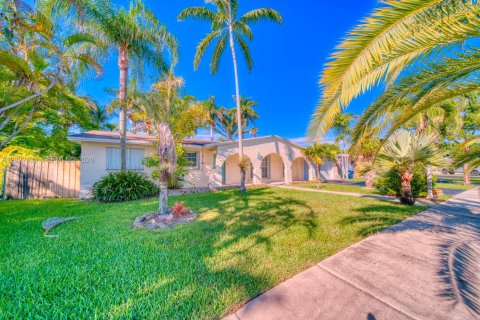 Casa en venta en Cutler Bay, Florida, 4 dormitorios, 159.61 m2 № 2377316 - foto 2