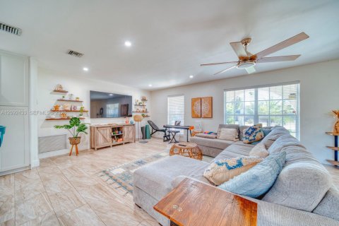 Casa en venta en Cutler Bay, Florida, 4 dormitorios, 159.61 m2 № 2377316 - foto 9