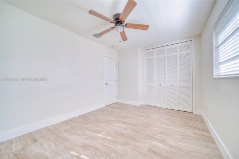 Casa en venta en Cutler Bay, Florida, 4 dormitorios, 159.61 m2 № 2377316 - foto 26