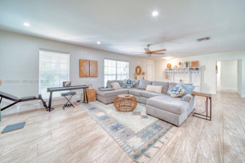 Casa en venta en Cutler Bay, Florida, 4 dormitorios, 159.61 m2 № 2377316 - foto 11