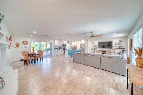 Casa en venta en Cutler Bay, Florida, 4 dormitorios, 159.61 m2 № 2377316 - foto 12
