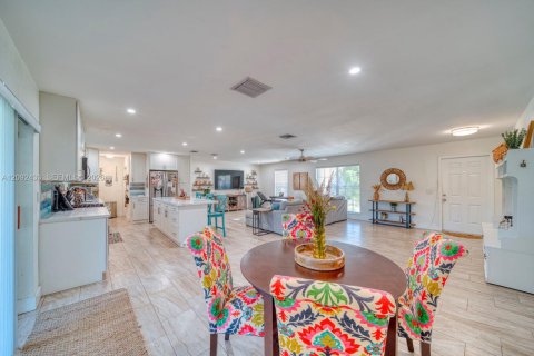 Casa en venta en Cutler Bay, Florida, 4 dormitorios, 159.61 m2 № 2377316 - foto 13