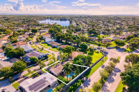 Casa en venta en Cutler Bay, Florida, 4 dormitorios, 159.61 m2 № 2377316 - foto 7