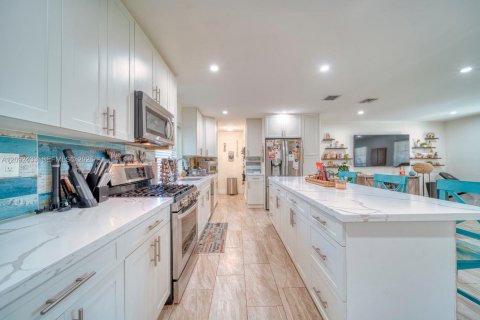 Casa en venta en Cutler Bay, Florida, 4 dormitorios, 159.61 m2 № 2377316 - foto 17