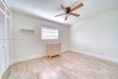 Casa en venta en Cutler Bay, Florida, 4 dormitorios, 159.61 m2 № 2377316 - foto 25