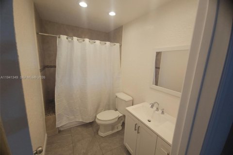 Villa ou maison à louer à Fort Lauderdale, Floride: 4 chambres, 130.43 m2 № 2000426 - photo 3