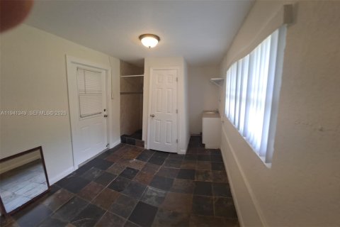 Villa ou maison à louer à Fort Lauderdale, Floride: 4 chambres, 130.43 m2 № 2000426 - photo 11