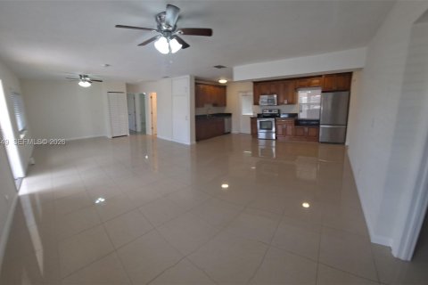 Villa ou maison à louer à Fort Lauderdale, Floride: 4 chambres, 130.43 m2 № 2000426 - photo 2