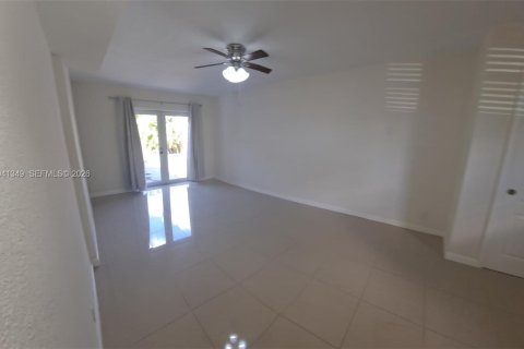 Villa ou maison à louer à Fort Lauderdale, Floride: 4 chambres, 130.43 m2 № 2000426 - photo 6