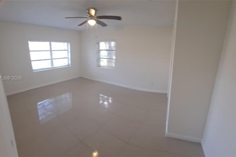 Villa ou maison à louer à Fort Lauderdale, Floride: 4 chambres, 130.43 m2 № 2000426 - photo 7