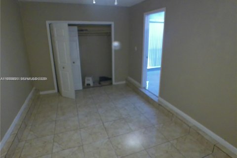Villa ou maison à vendre à Pembroke Pines, Floride: 4 chambres, 102.47 m2 № 2044974 - photo 6