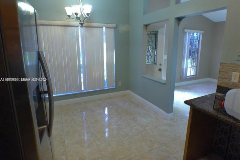 Villa ou maison à vendre à Pembroke Pines, Floride: 4 chambres, 102.47 m2 № 2044974 - photo 14