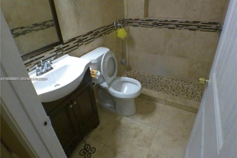 Villa ou maison à vendre à Pembroke Pines, Floride: 4 chambres, 102.47 m2 № 2044974 - photo 11