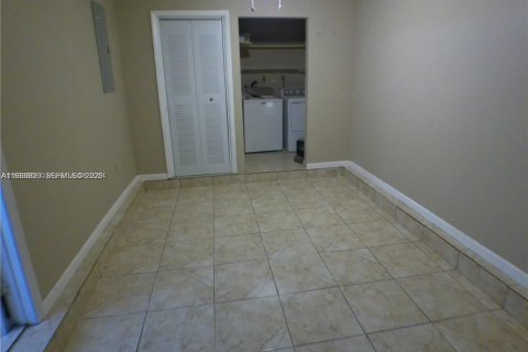 Villa ou maison à vendre à Pembroke Pines, Floride: 4 chambres, 102.47 m2 № 2044974 - photo 5