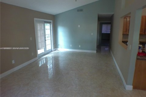 Villa ou maison à vendre à Pembroke Pines, Floride: 4 chambres, 102.47 m2 № 2044974 - photo 8