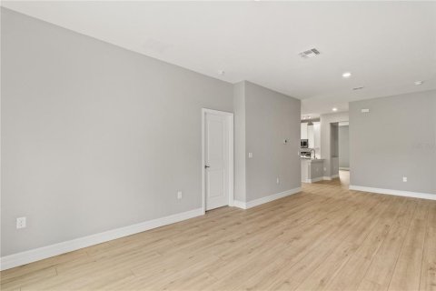 House in Apopka, Florida 4 bedrooms, 143.16 sq.m. № 1767704 - photo 13