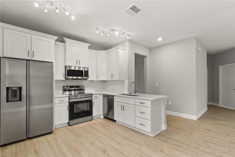 House in Apopka, Florida 4 bedrooms, 143.16 sq.m. № 1767704 - photo 8