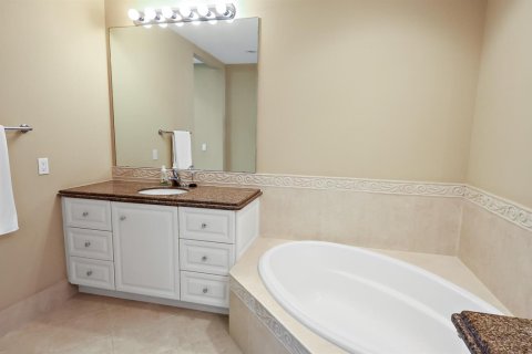 Condo in St. Lucie, Florida, 2 bedrooms  № 2088350 - photo 18