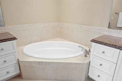 Condo in St. Lucie, Florida, 2 bedrooms  № 2088350 - photo 17