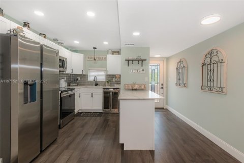 Copropriété à louer à Pembroke Pines, Floride: 2 chambres, 108.7 m2 № 2042205 - photo 11