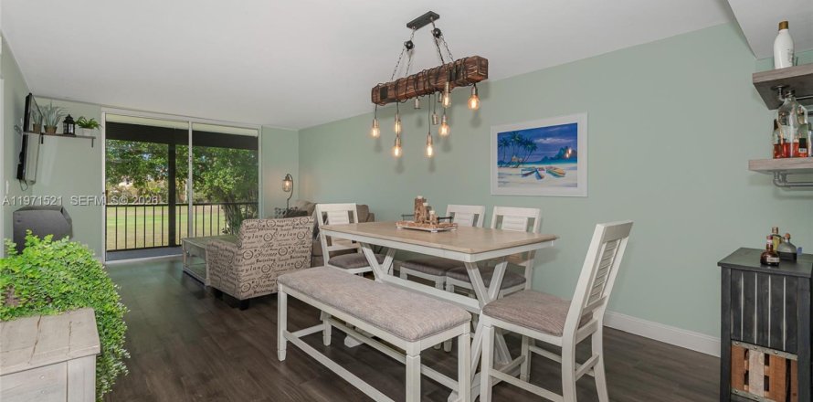 Condo à Pembroke Pines, Floride, 2 chambres  № 2042205