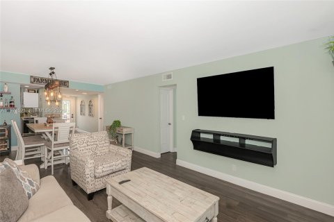 Copropriété à louer à Pembroke Pines, Floride: 2 chambres, 108.7 m2 № 2042205 - photo 6