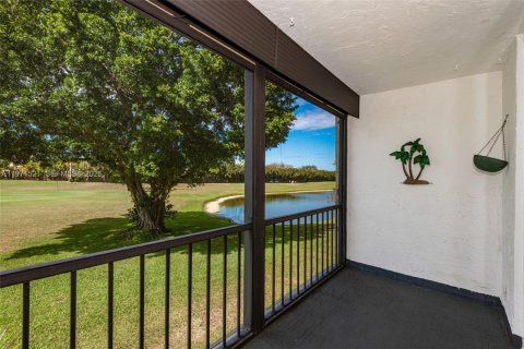 Copropriété à louer à Pembroke Pines, Floride: 2 chambres, 108.7 m2 № 2042205 - photo 2