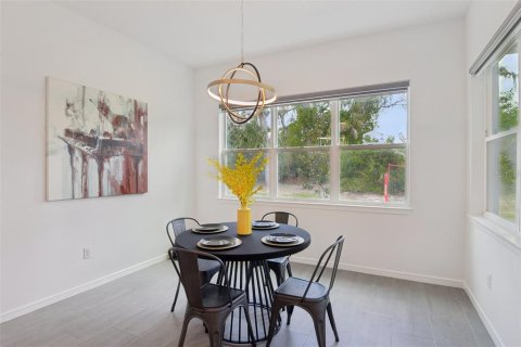House in Riverview, Florida 5 bedrooms, 397.71 sq.m. № 2101108 - photo 4
