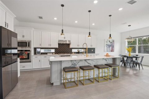 House in Riverview, Florida 5 bedrooms, 397.71 sq.m. № 2101108 - photo 5