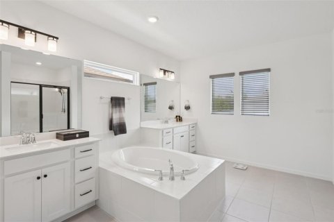 House in Riverview, Florida 5 bedrooms, 397.71 sq.m. № 2101108 - photo 21