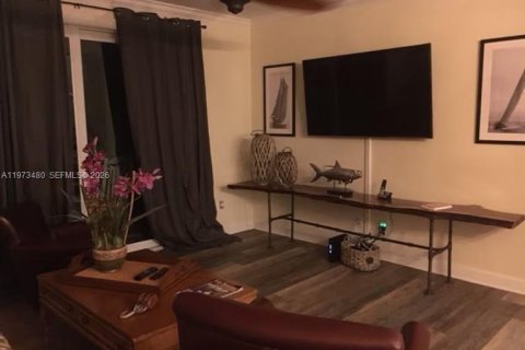 House in Marathon, Florida 4 bedrooms, 170.94 sq.m. № 2033296 - photo 27