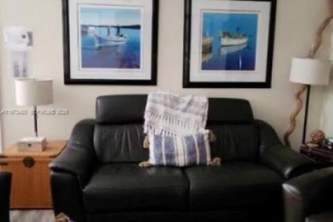 House in Marathon, Florida 4 bedrooms, 170.94 sq.m. № 2033296 - photo 25