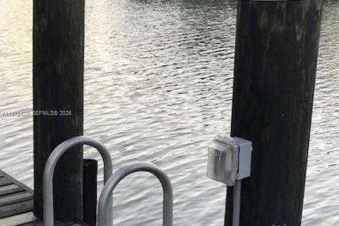 House in Marathon, Florida 4 bedrooms, 170.94 sq.m. № 2033296 - photo 15