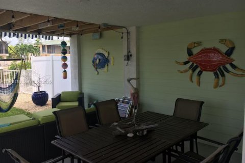 House in Marathon, Florida 4 bedrooms, 170.94 sq.m. № 2033296 - photo 23