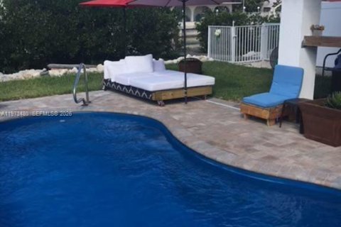 House in Marathon, Florida 4 bedrooms, 170.94 sq.m. № 2033296 - photo 3