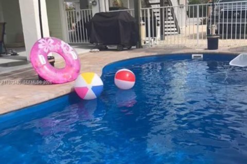 House in Marathon, Florida 4 bedrooms, 170.94 sq.m. № 2033296 - photo 5